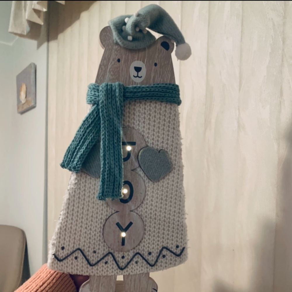 Joy lightup bear stand
